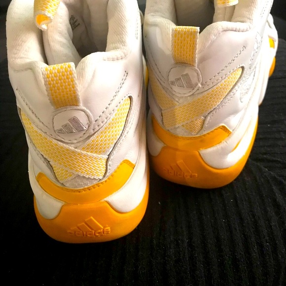 Men’s Adidas Sneaker - Picture 2 of 5